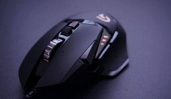 跑马灯进化版——罗技 G502 RGB 自适应游戏鼠标 开箱及评测