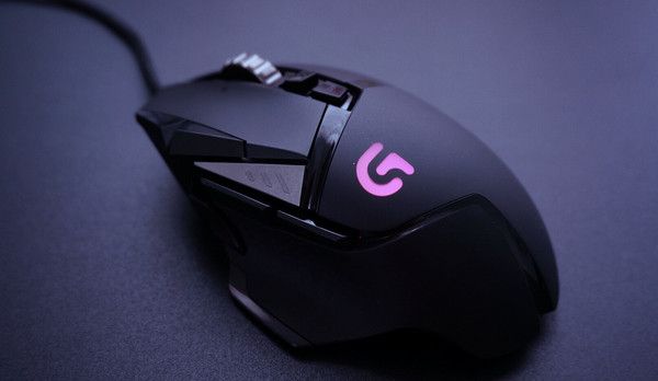 跑马灯进化版——罗技 G502 RGB 自适应游戏鼠标 开箱及评测