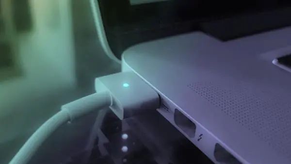 笔记本电脑要一直插着电源吗 一文读懂