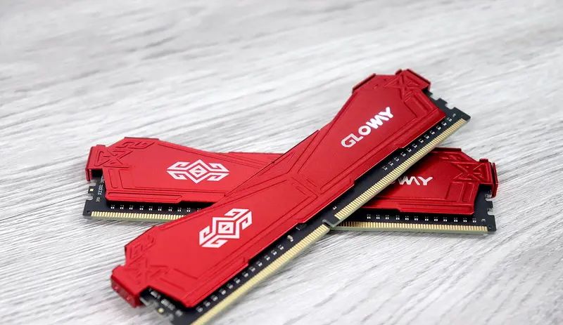 铠甲加身，稳定超频！光威弈Pro DDR4纯国产8GB马甲内存条实测 - 宋马