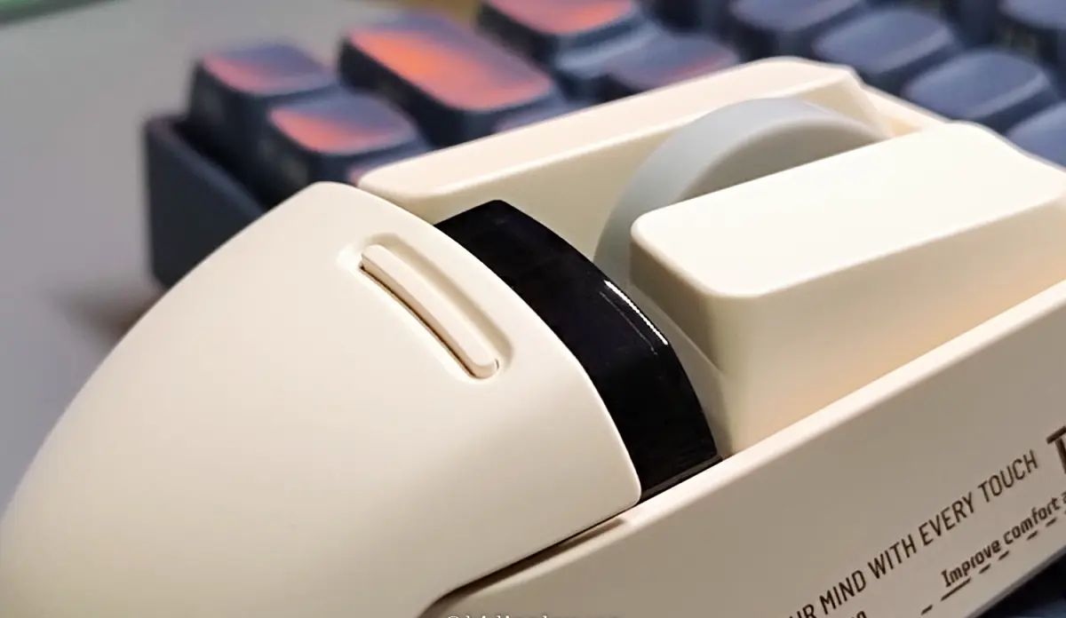 鼠标也可以百变换装？洛斐小翘三模无线鼠标，双键客制化真香！