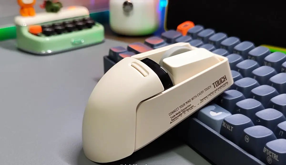 鼠标也可以百变换装？洛斐小翘三模无线鼠标，双键客制化真香！