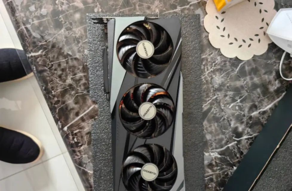 AMD显卡7800xt发布之后，装机还有必要选N卡的4070吗？