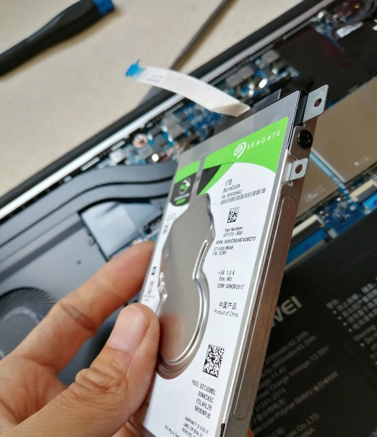 华为matebook D 2018/2017加装硬盘和内存：如何拆背板？去内存盖？注意事项