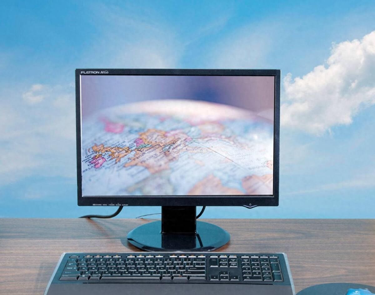 笔记本电脑两个显示器 - 宋马