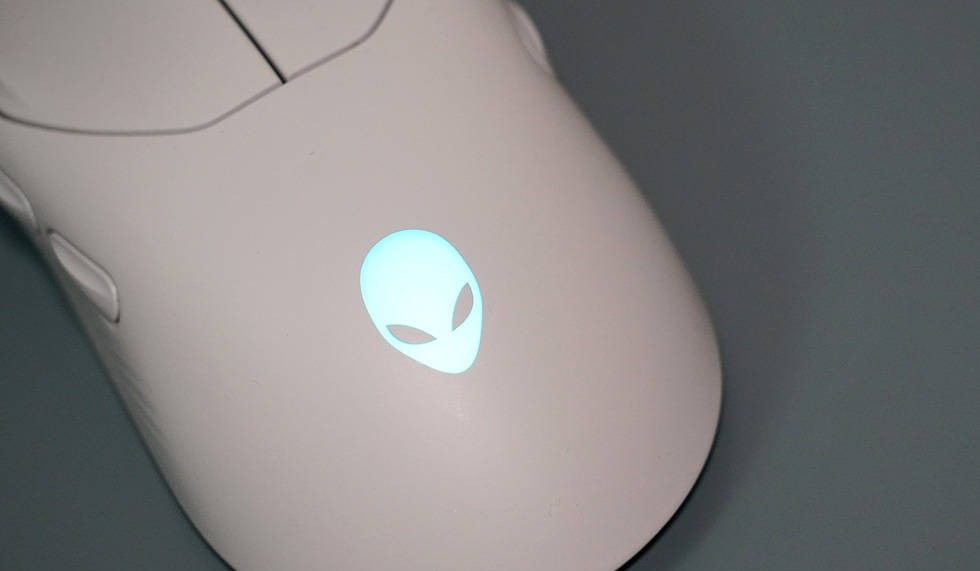 轻量/性能/颜值该如何取舍 看看外星人Alienware AW720M交出的作业