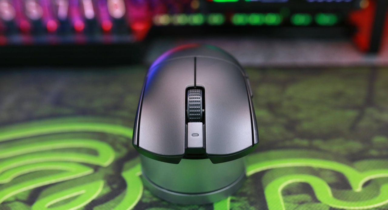 8KHz轮询率35000DPI操控，打造电竞鼠标:雷蛇毒蝰 V3Pro 评测