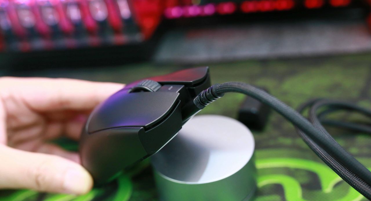 8KHz轮询率35000DPI操控，打造电竞鼠标:雷蛇毒蝰 V3Pro 评测