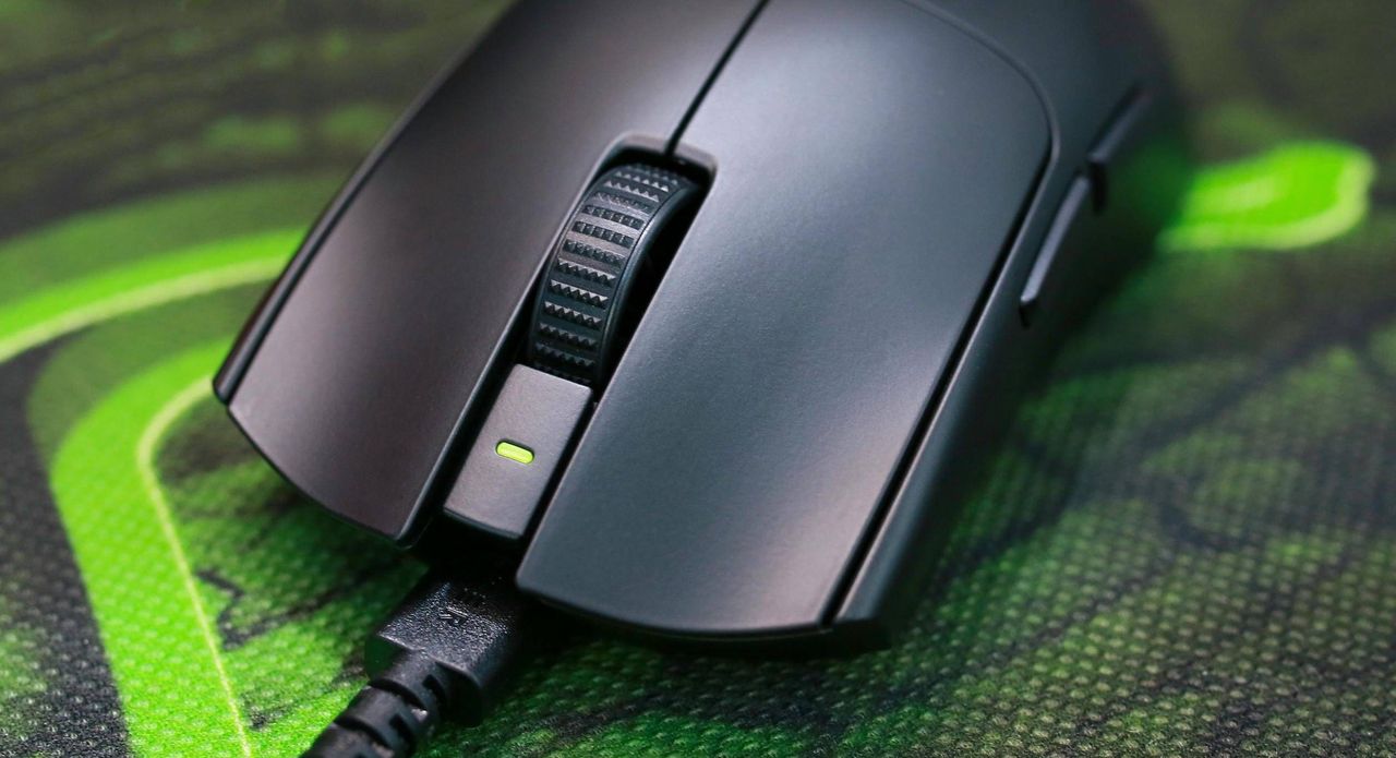8KHz轮询率35000DPI操控，打造电竞鼠标:雷蛇毒蝰 V3Pro 评测