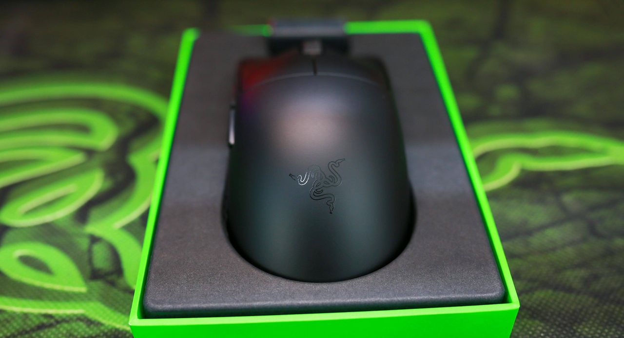 8KHz轮询率35000DPI操控，打造电竞鼠标:雷蛇毒蝰 V3Pro 评测