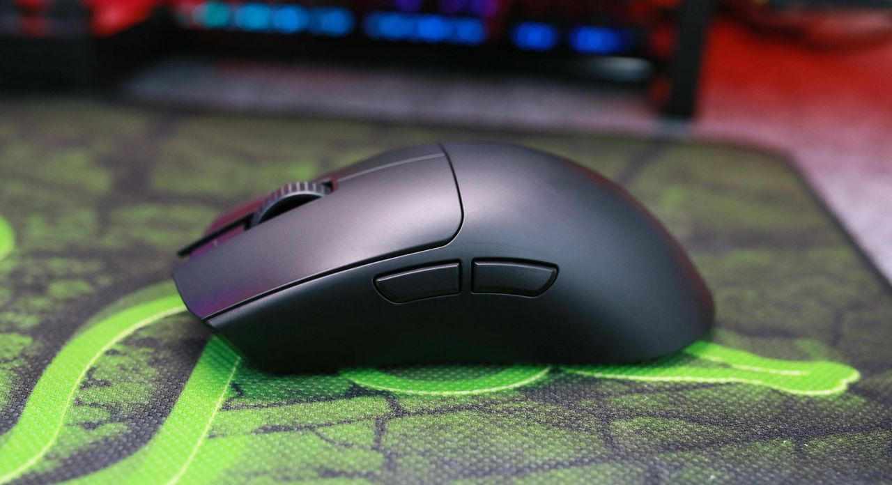 8KHz轮询率35000DPI操控，打造电竞鼠标:雷蛇毒蝰 V3Pro 评测