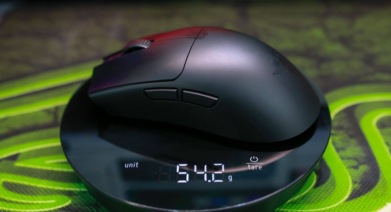 8KHz轮询率35000DPI操控，打造电竞鼠标:雷蛇毒蝰 V3Pro 评测