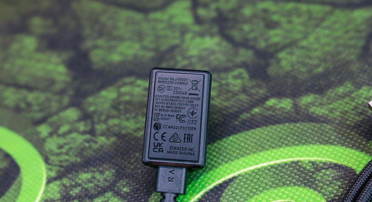 8KHz轮询率35000DPI操控，打造电竞鼠标:雷蛇毒蝰 V3Pro 评测