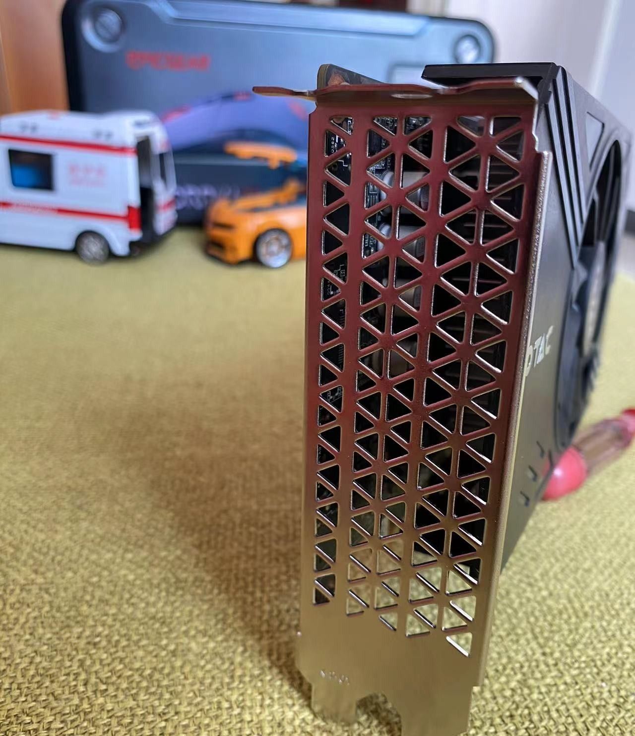 90元6GB容量显卡默认跑分255616分！为什么别人26万你只有10万？