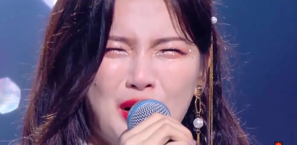 微博热搜55次，登顶17次，福布斯排行58位，20岁出道的女孩没你想的那么简单