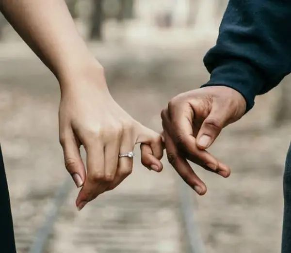 不要彩礼的女孩过得怎么样？她的婆家婚前不给彩礼钱婚后主动给她补，情感涂磊老师提醒你：机智的女人不开价！