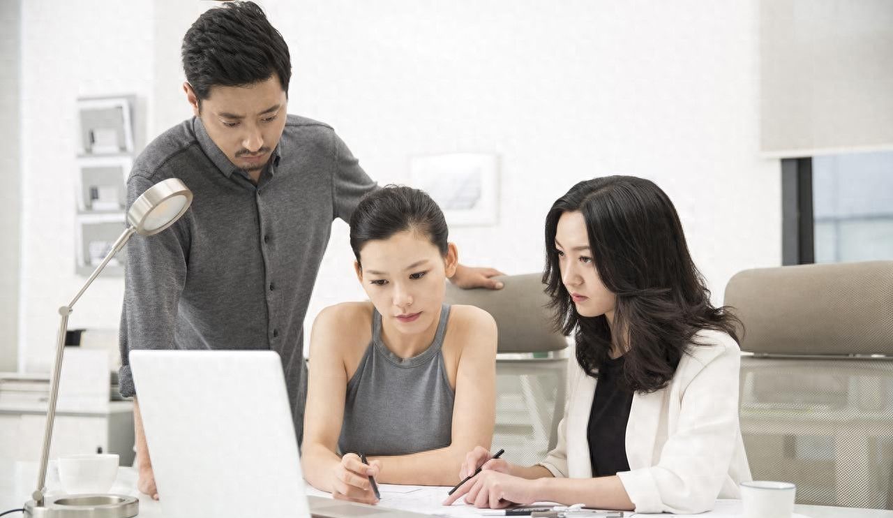 跟别人共享电脑时，微信怎么快速隐藏起来？教你几个简单方法！ - 宋马