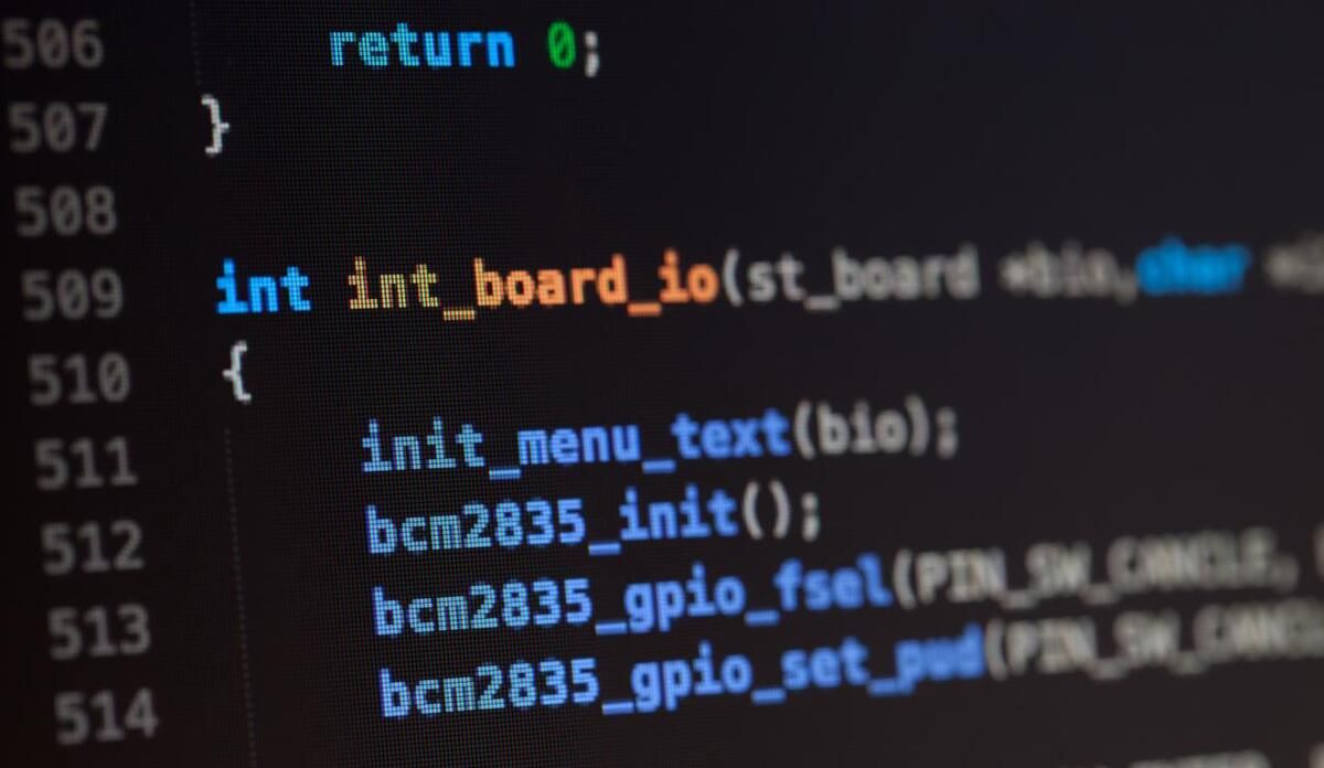 如何在Linux中配置网络连接和设置静态IP地址？