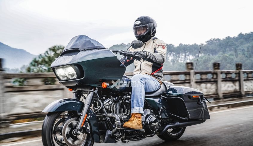 种了一个根本拔不动的草 试驾哈雷公路滑翔