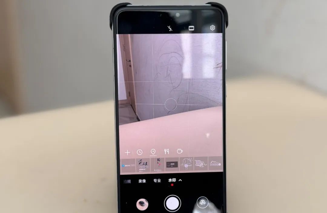 用手机拍照时，如何添加时间地点水印，方法简单，很实用