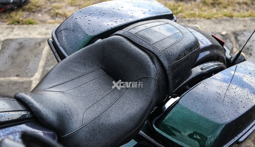 种了一个根本拔不动的草 试驾哈雷公路滑翔