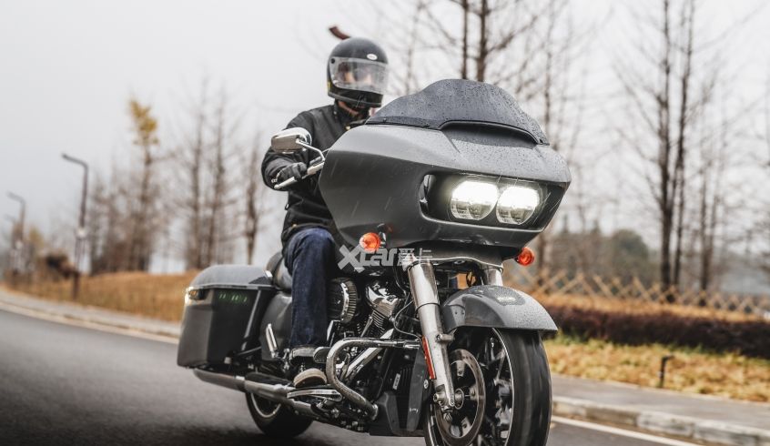 种了一个根本拔不动的草 试驾哈雷公路滑翔