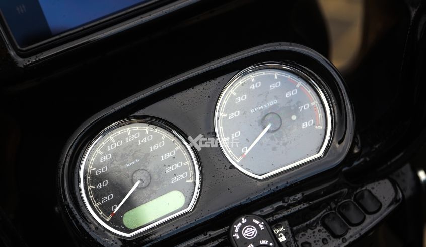 种了一个根本拔不动的草 试驾哈雷公路滑翔