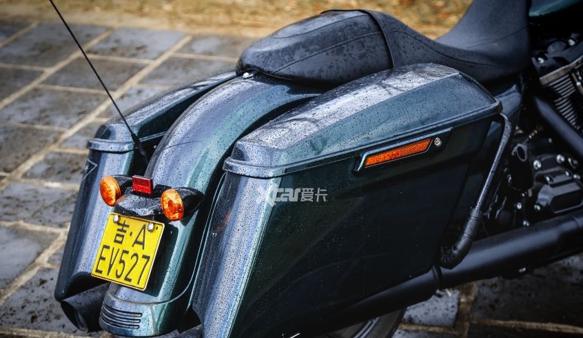 种了一个根本拔不动的草 试驾哈雷公路滑翔