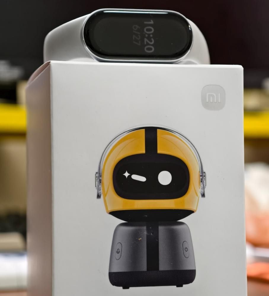 小米新出个199的机器人头盔手环底座，能干啥全实测