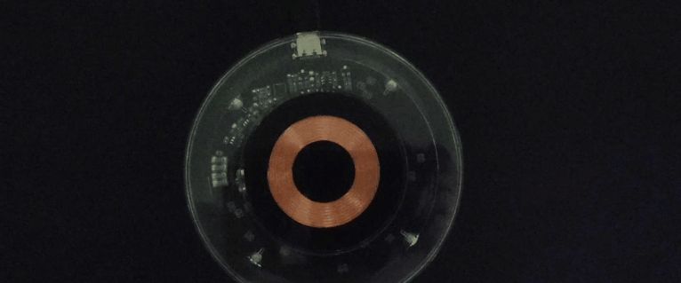 桌面充电神器，不用线也能充手机