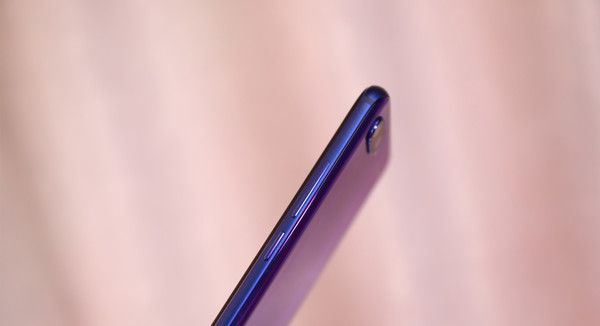 荣耀10评测：小姐姐看完差点不想还我了