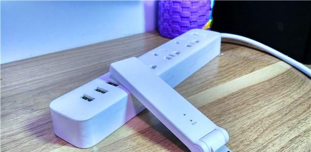 小巧轻便 随身安装 小米WiFi放大器 上网必备神器