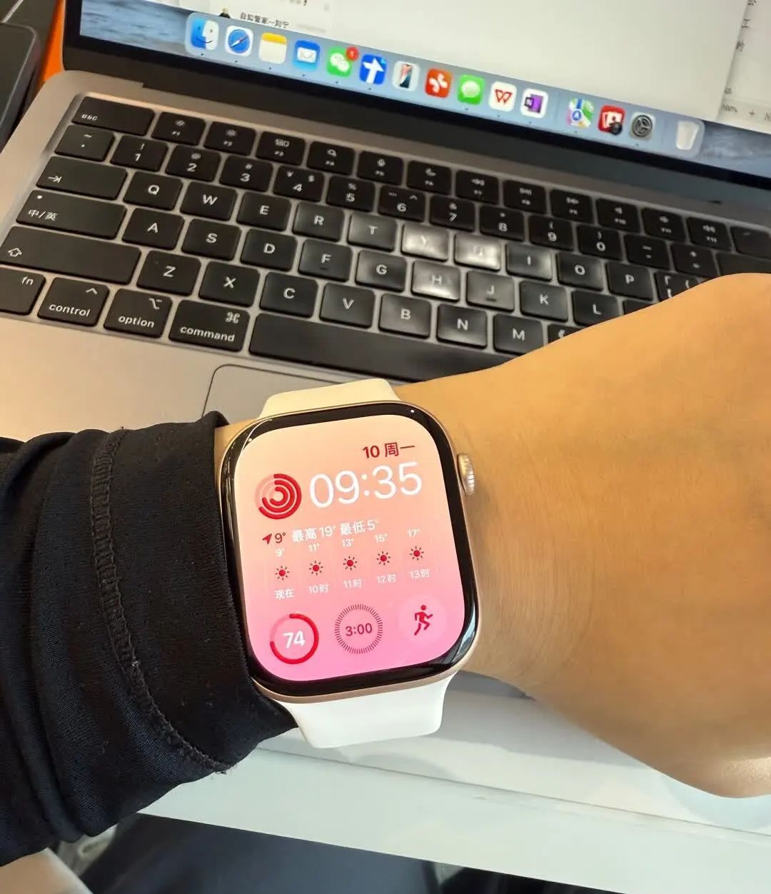 苹果手表后面绿灯一直亮怎么回事?这功能竟在“暗中保护”你!