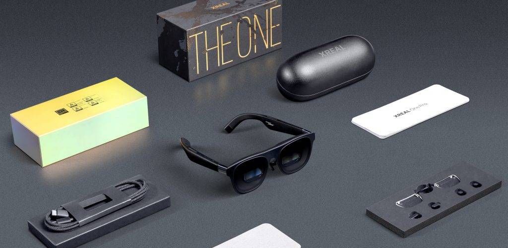 XREAL One Pro 上手：你的随身 IMAX，这次不用仰望