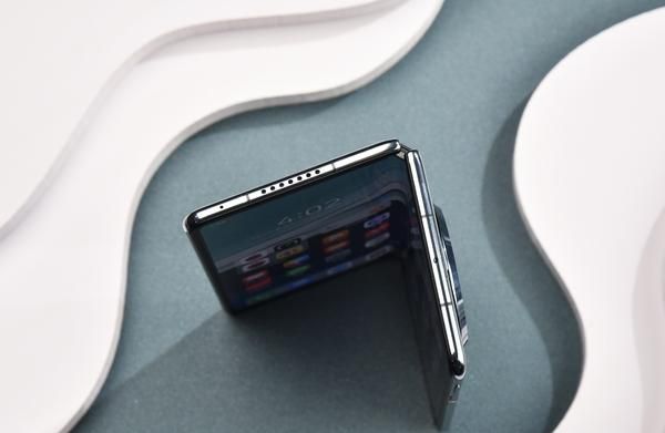 暑期出游旗舰首选！华为Mate X5让你旅途更缤纷