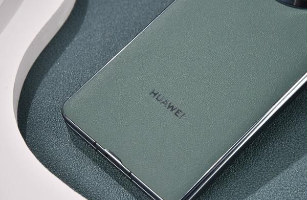 暑期出游旗舰首选！华为Mate X5让你旅途更缤纷