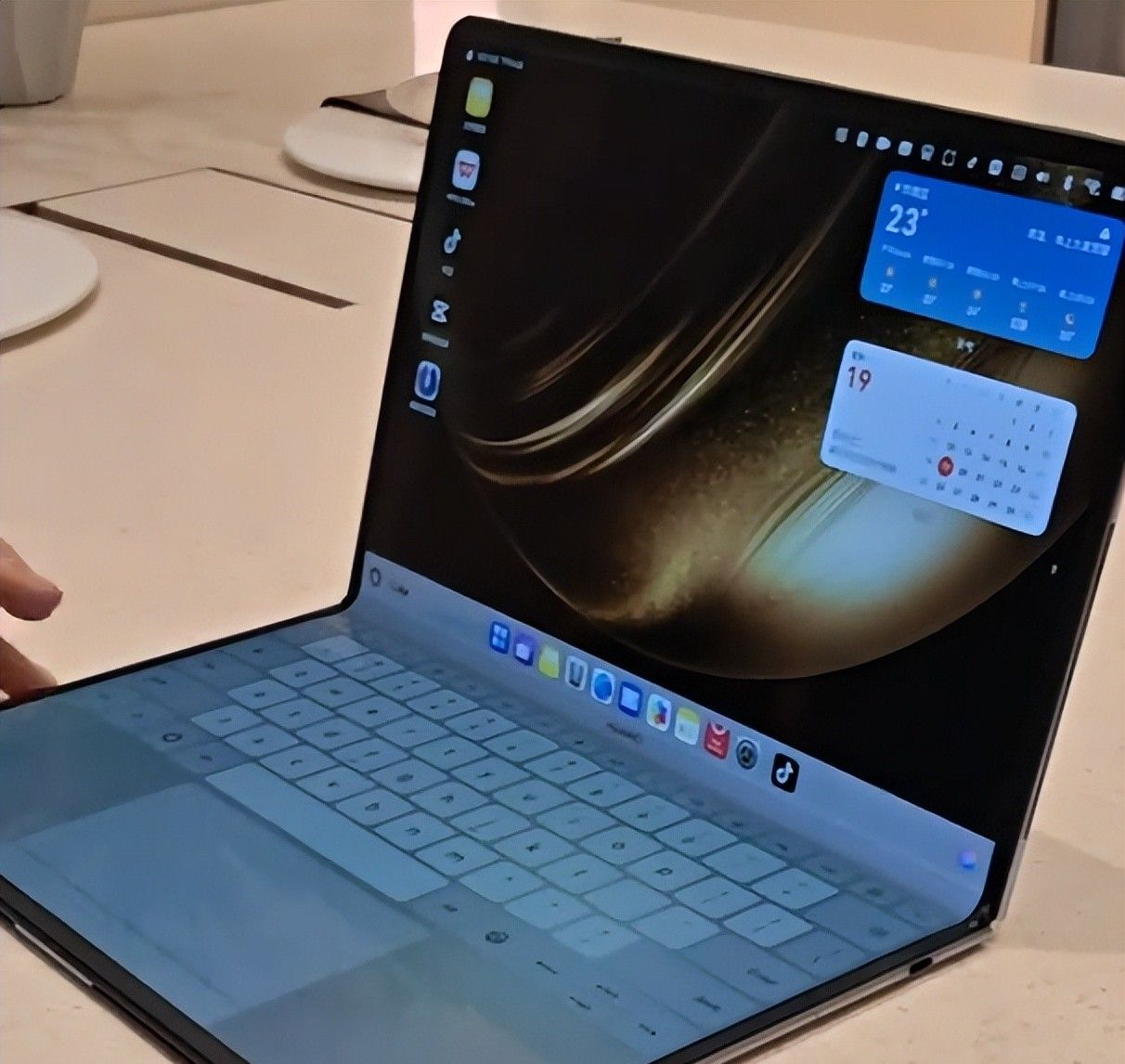 华为的鸿蒙折叠电脑虚拟键盘带来3大革命，值得电脑厂商学习！