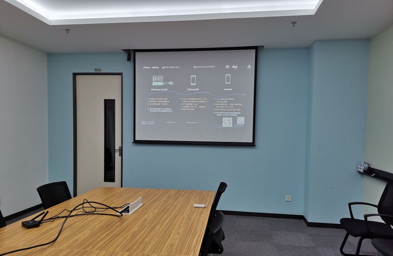 不用HDMI和VGA线，投影仪怎么无线连接电脑和手机