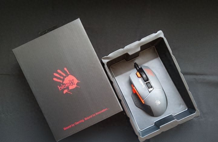 免驱调校师，电竞利器，血手幽灵ES52 Pro电竞鼠标 - 宋马