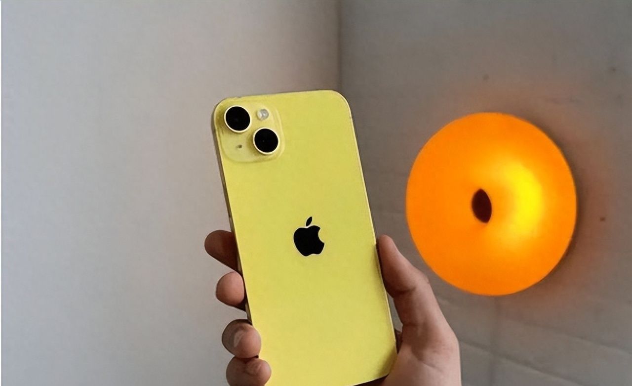 如何使用iPhone查找附近的热门APP 如何给通讯录加密 - 宋马