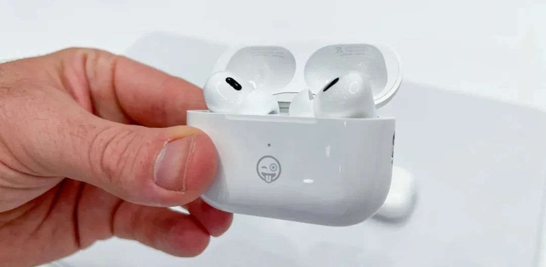 iOS 16.1 更新，AirPods 发布新固件