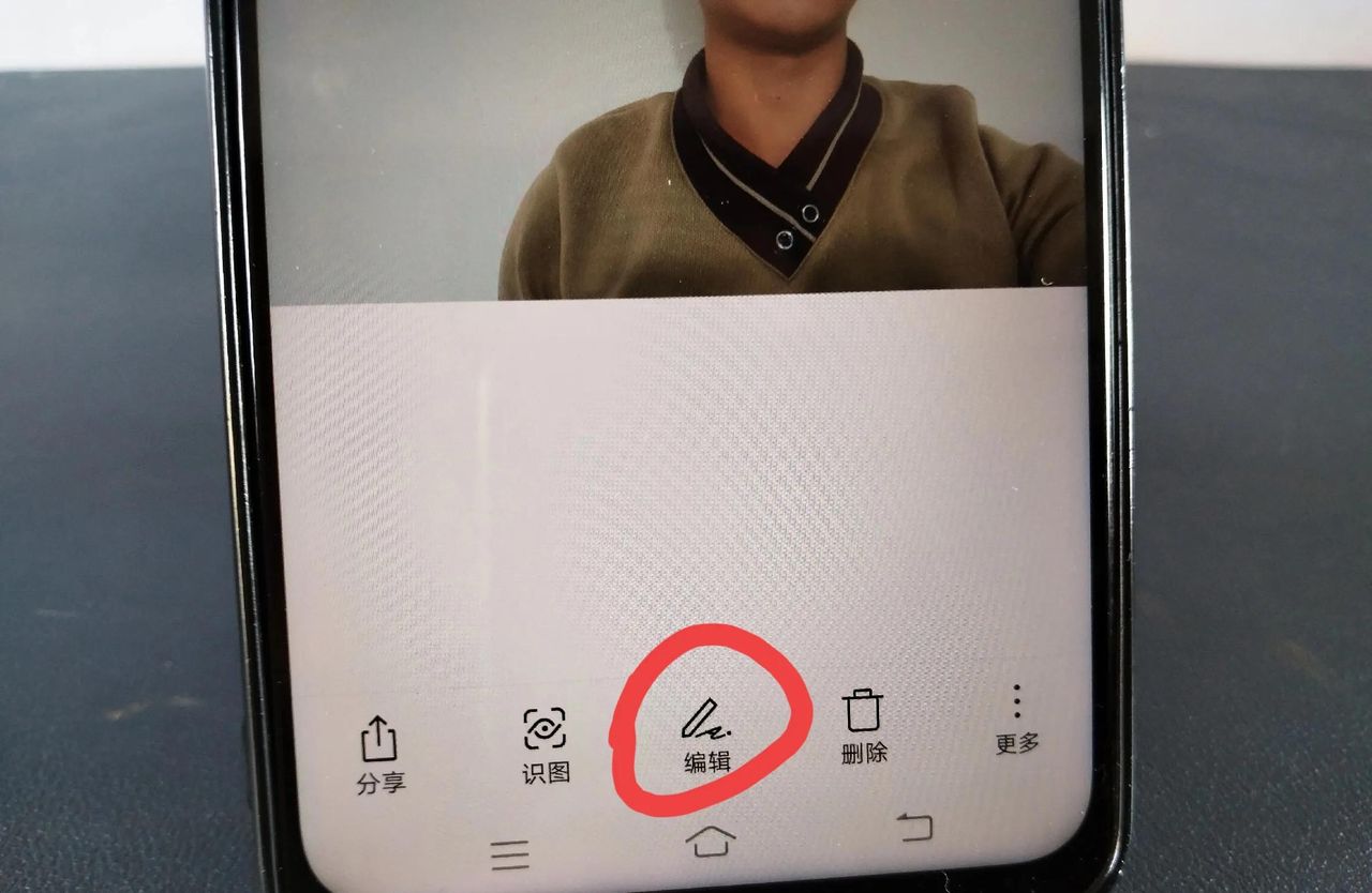 手机照片怎么添加时间日期？教你三种小技巧，老年人也能轻松学会