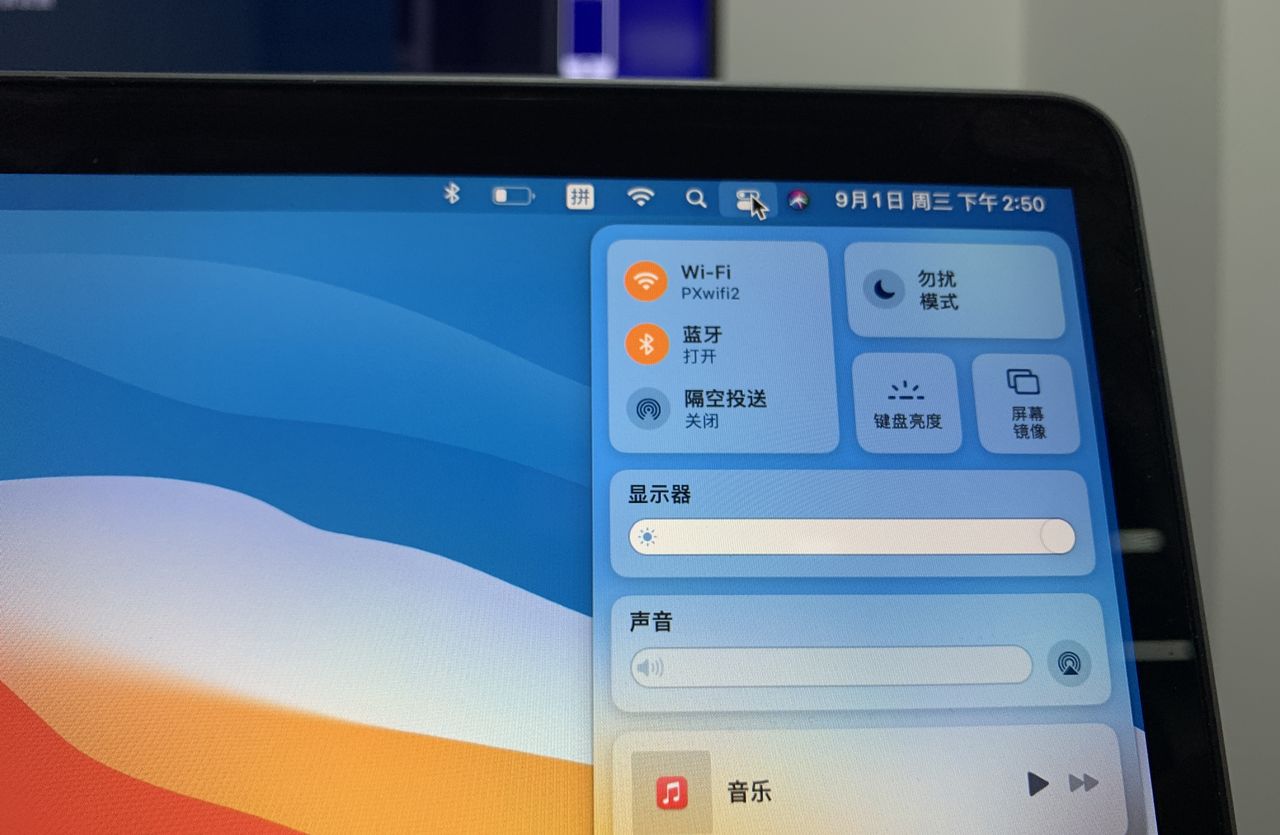 不用HDMI和VGA线，投影仪怎么无线连接电脑和手机