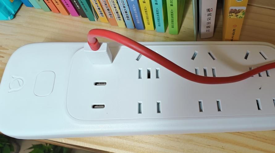 买手机不送快充头？一个联想小新65W氮化镓快充插排就可以解决了
