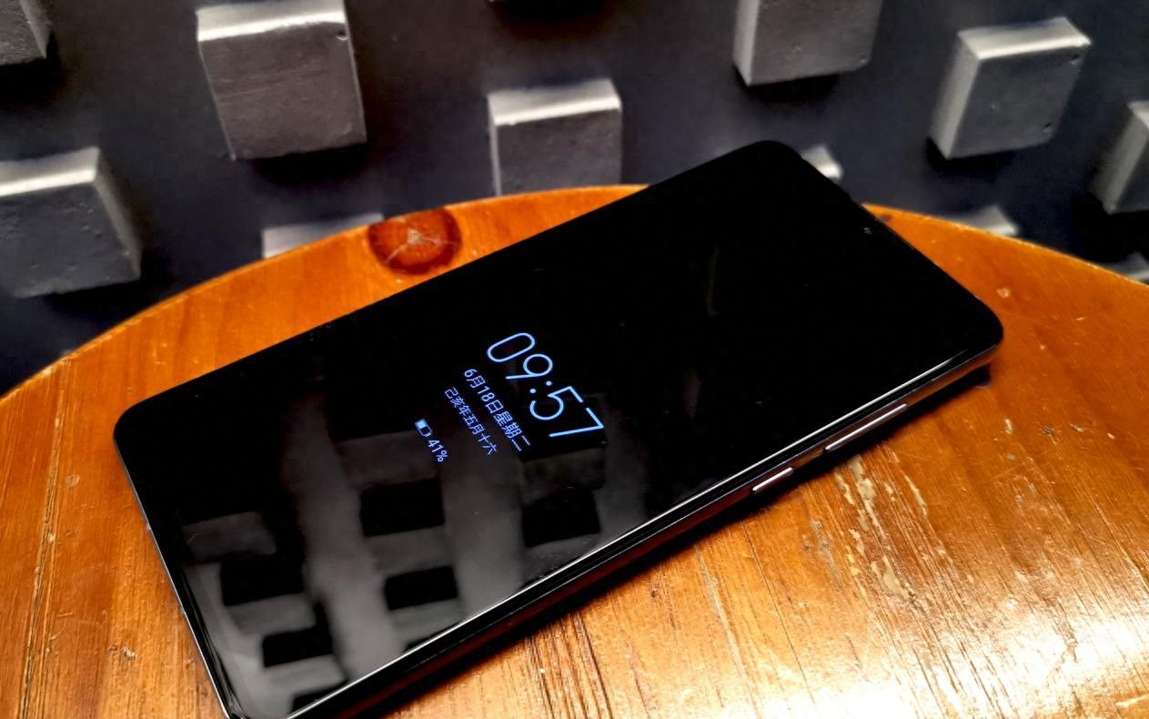 原来华为手机点击这个按钮，不亮屏都能看时间，30秒即可开启 - 宋马