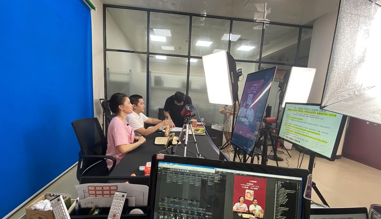 如何低成本搭建一个专业的带货直播间？直播带货需要哪些设备？