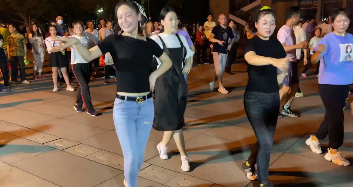 糖豆广场舞教学视频大全下载-唐豆广场舞视频教学兰花花/苹果香完整版