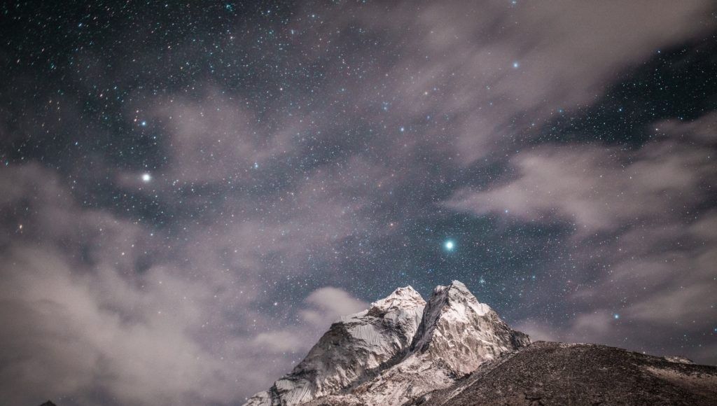 如何运用月色光线来拍摄晚上的景色照片