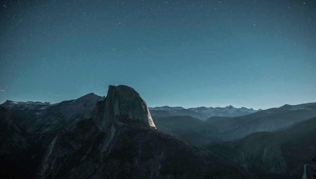 如何运用月色光线来拍摄晚上的景色照片