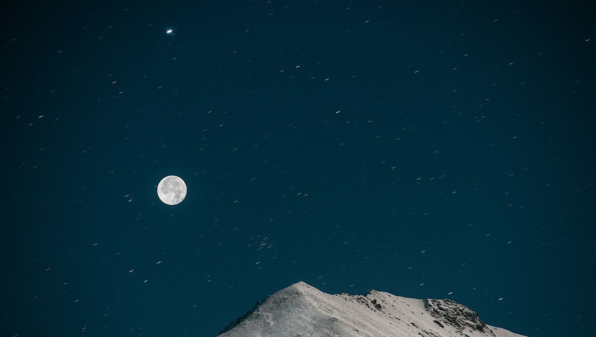 如何运用月色光线来拍摄晚上的景色照片